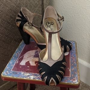 Seychelles T-Strap distressed heels